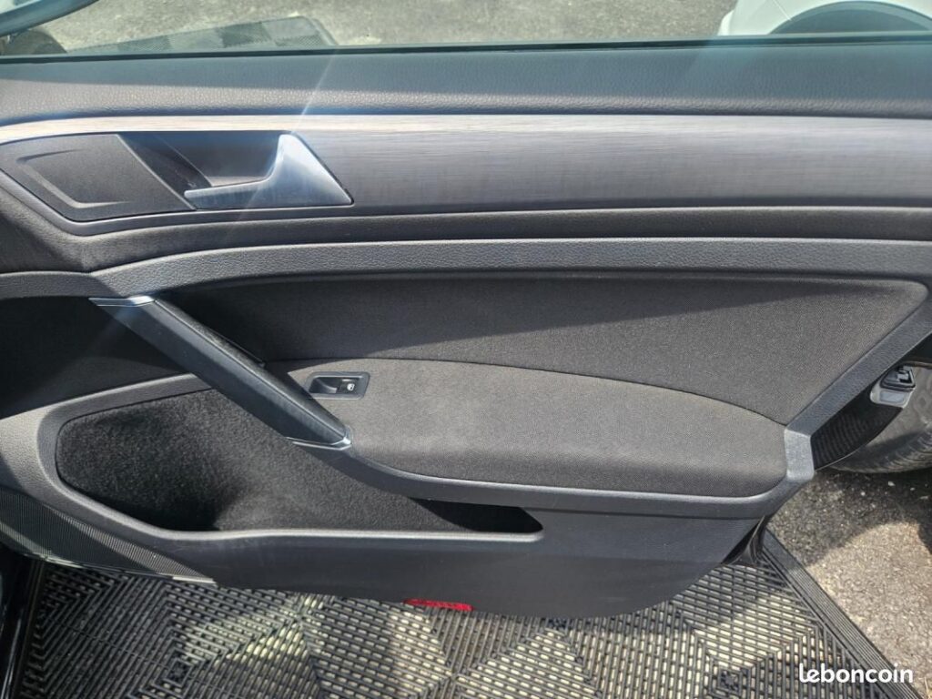 Golf 7 TDI 115 DSG proposée par SG Auto à Nîmes.