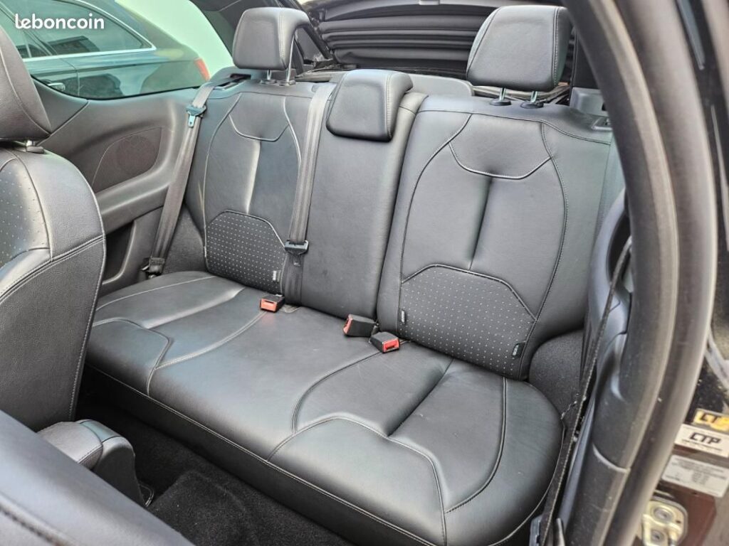 Citroën DS3 SportChic avec capote ouverte – style cabriolet, conduite plaisir garantie.