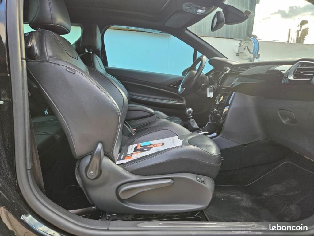 Tableau de bord Citroën DS3 THP SportChic